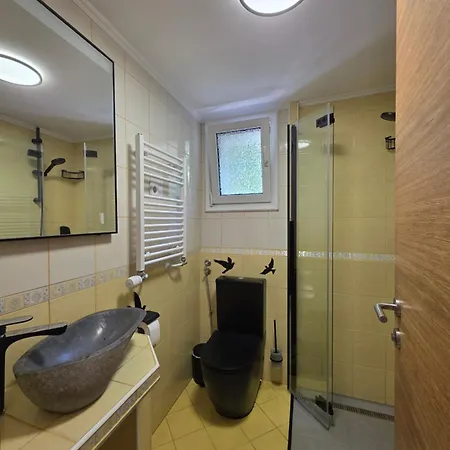 Jurcek With Jacuzzi & Sauna 아파트